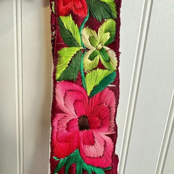 Vintage Floral Embroidered Red Belt Velcro Closure - Picture 5 of 5